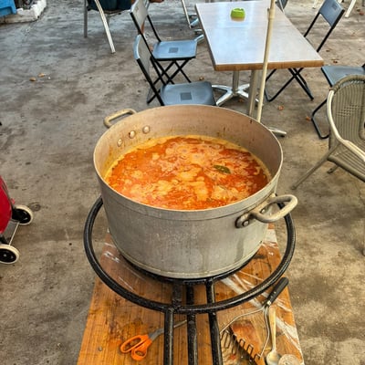 La fameuse soupe de poisson, mijotée avec amour par nos bénévoles !
