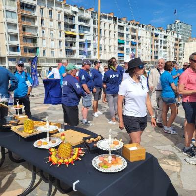 Pause gourmande entre bénévoles : le buffet est lancé !